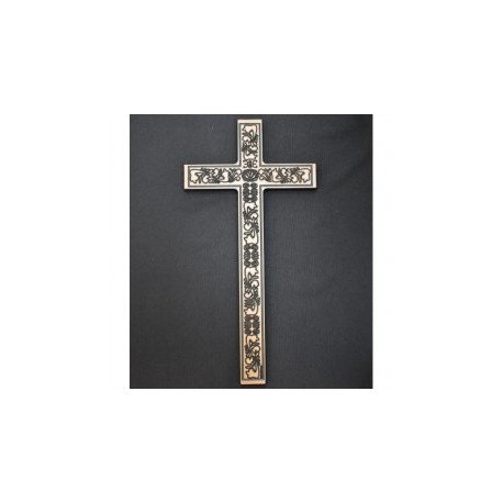 Cruz grabada ornamental en...
