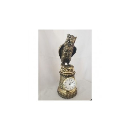 Búho con libro y reloj