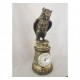 Búho con libro y reloj